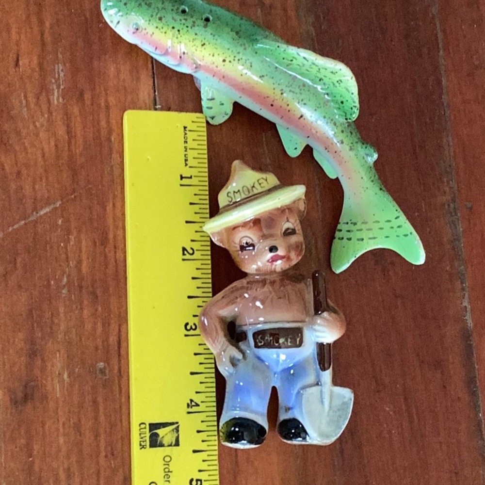 💖 Salt & Pepper Smokey Bear, TROUT Vintage